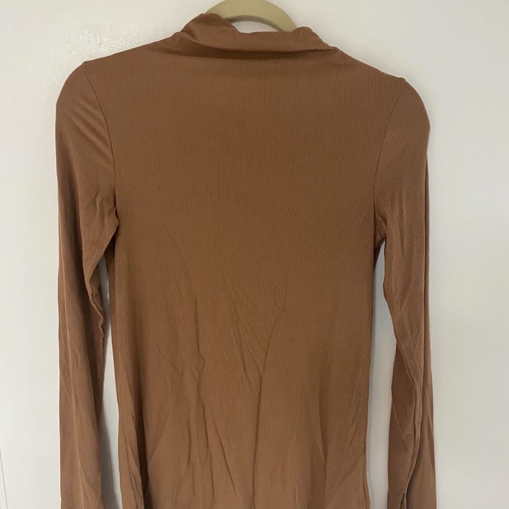 H&M Ribbed Long Flared Sleeve Top